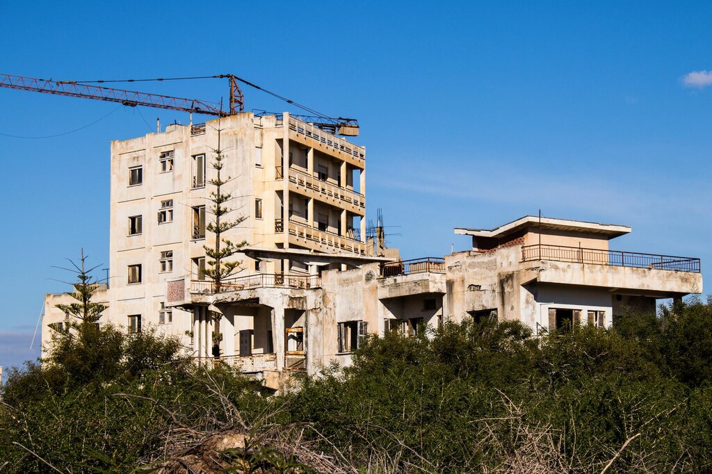 البناء السكني في بغداد: دليل عملي للمقاولين والترخيص ومتابعة المشاريع