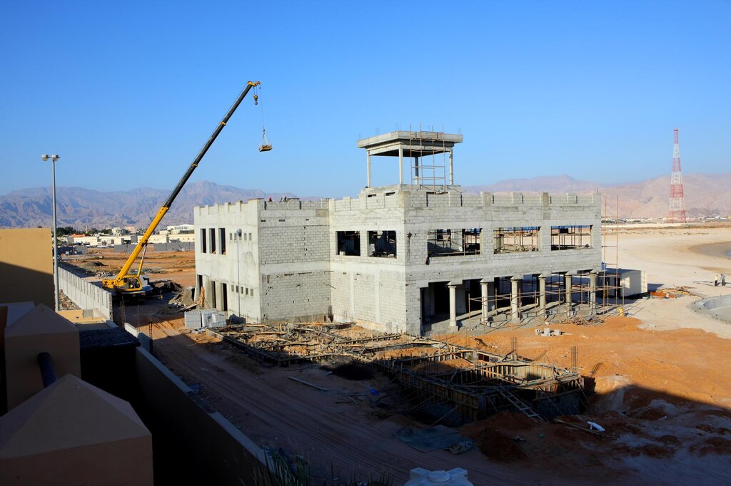 التشييد في النجف: دليل عملي للمقاولات العامة ومشروعات الإسكان واختيار المقاول