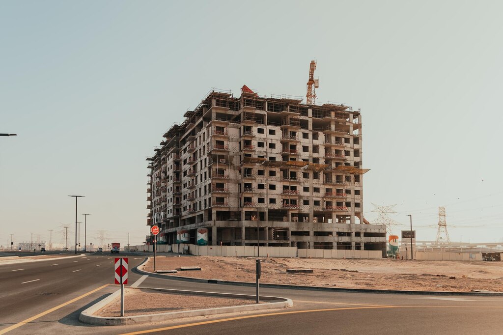 قطاع البناء في العراق: دورة المشروع الحكومي من الإحالة إلى التسليم
